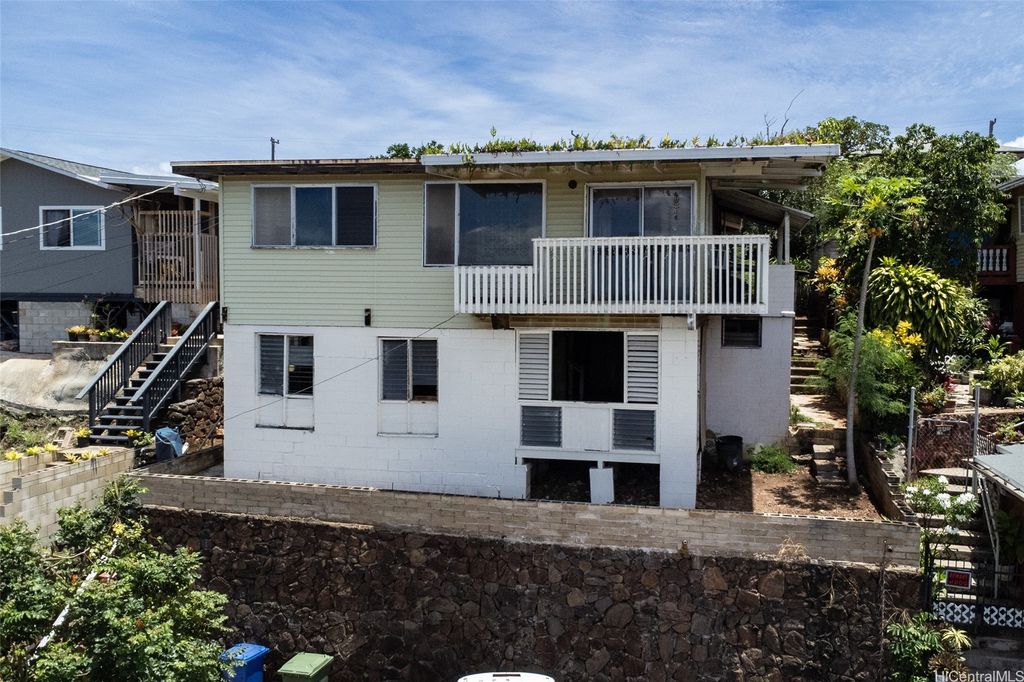 1347 Wanaka Street, Honolulu, HI 96818