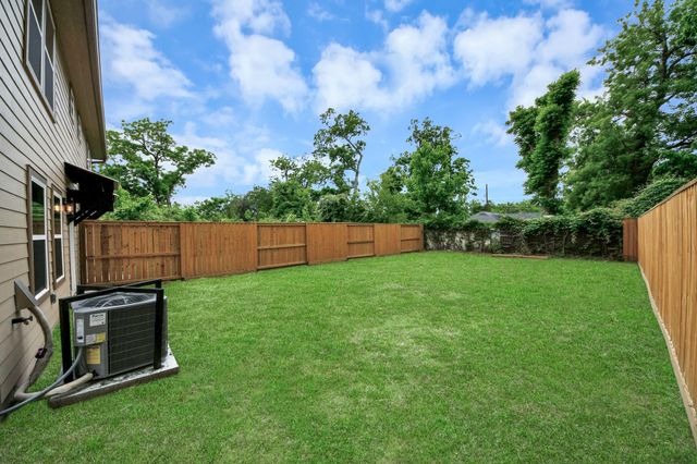 2430 Dolly Wright Street B, Houston, TX 77088