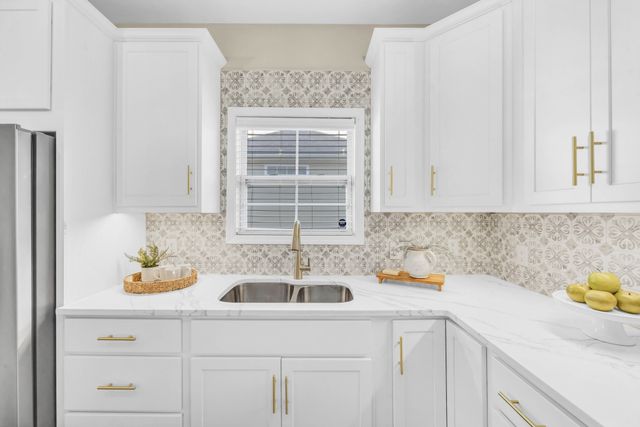 184 Whitman Aly, Clarksville, TN 37043