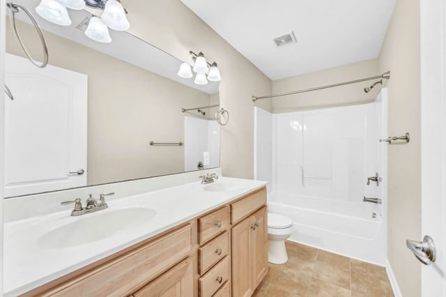 184 Whitman Aly, Clarksville, TN 37043