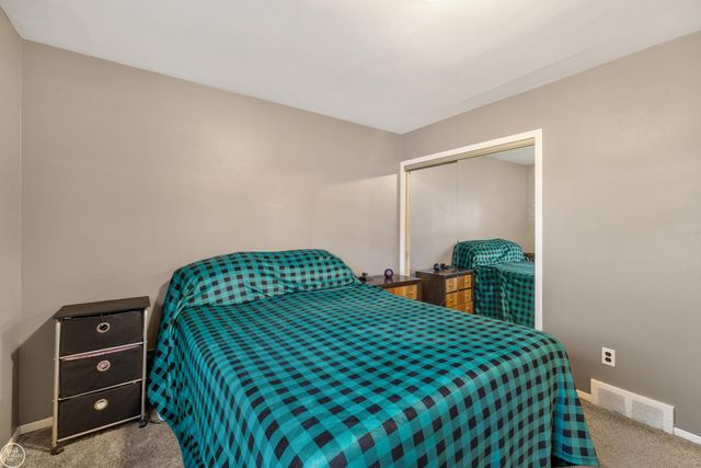 20530 Broadacres Street, Clinton Township, MI 48035