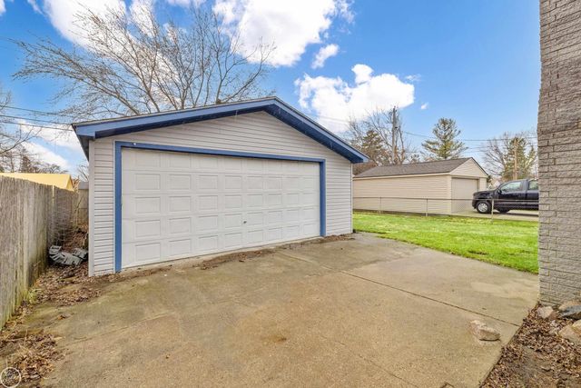 20530 Broadacres Street, Clinton Township, MI 48035