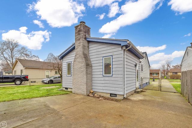 20530 Broadacres Street, Clinton Township, MI 48035