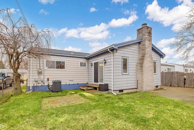 20530 Broadacres Street, Clinton Township, MI 48035