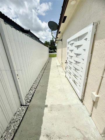 13267 SW 277th Ter, Homestead, FL 33032