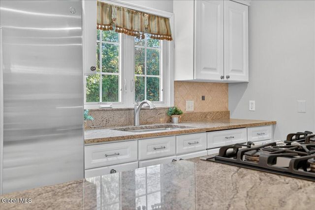 9 Sky Hollow Drive, Menands, NY 12204