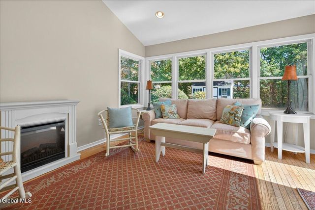 9 Sky Hollow Drive, Menands, NY 12204