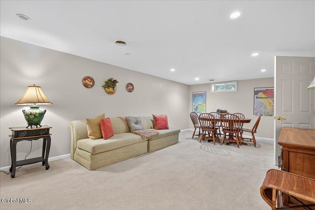 9 Sky Hollow Drive, Menands, NY 12204