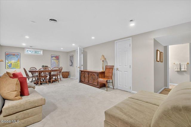 9 Sky Hollow Drive, Menands, NY 12204