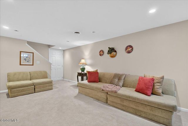 9 Sky Hollow Drive, Menands, NY 12204