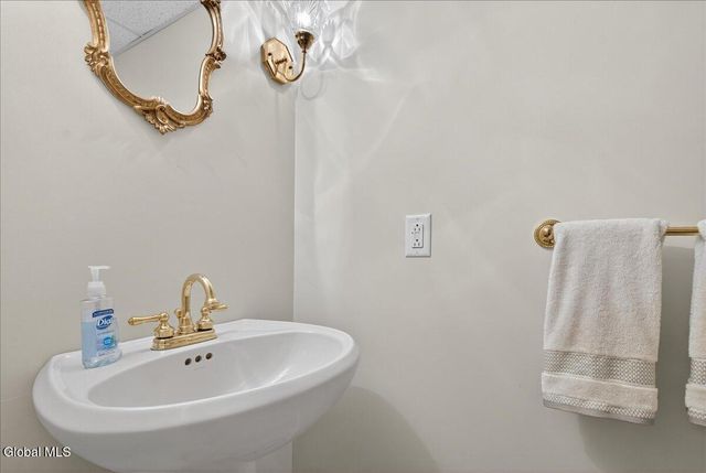 9 Sky Hollow Drive, Menands, NY 12204