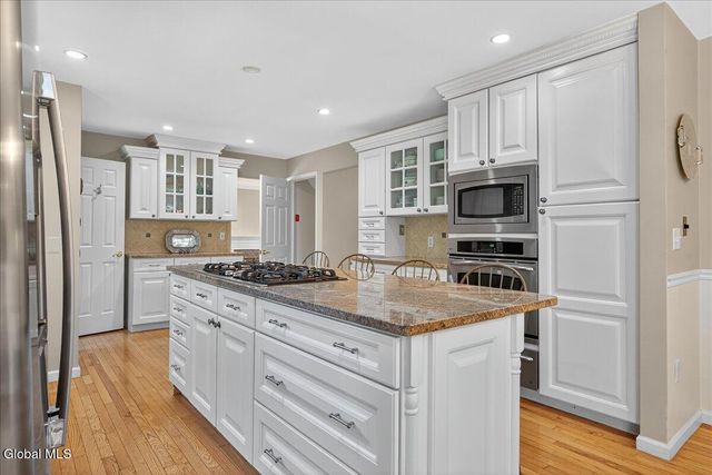 9 Sky Hollow Drive, Menands, NY 12204