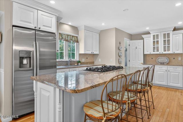 9 Sky Hollow Drive, Menands, NY 12204