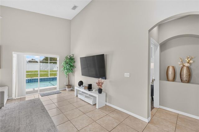 706 LOCKBREEZE DRIVE, Davenport, FL 33897