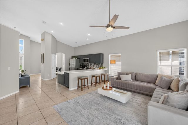 706 LOCKBREEZE DRIVE, Davenport, FL 33897
