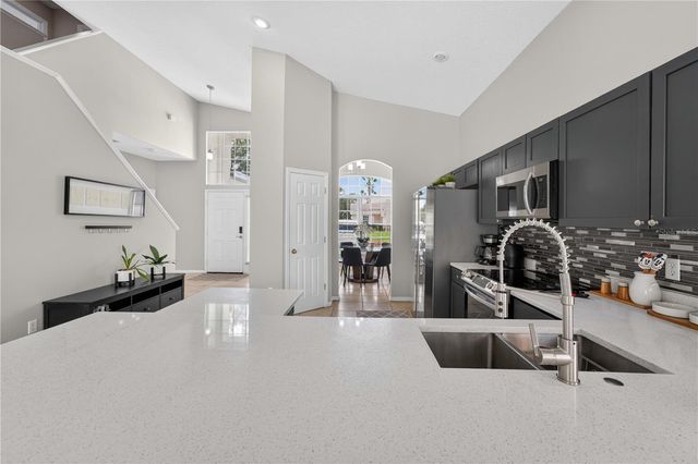 706 LOCKBREEZE DRIVE, Davenport, FL 33897