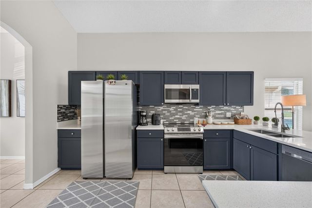 706 LOCKBREEZE DRIVE, Davenport, FL 33897