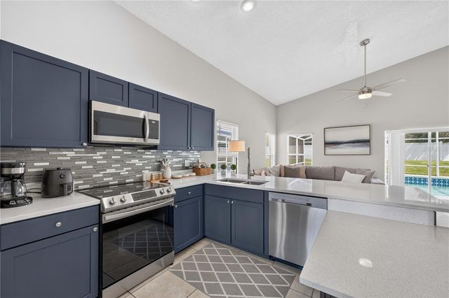 706 LOCKBREEZE DRIVE, Davenport, FL 33897