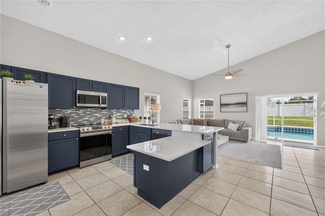 706 LOCKBREEZE DRIVE, Davenport, FL 33897