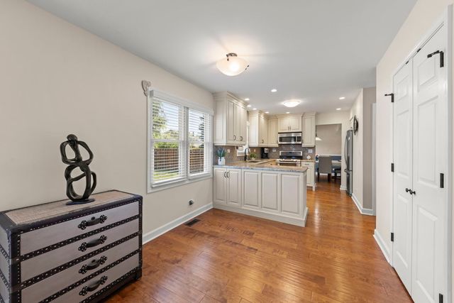 1608 Lois Ann Lane, Naperville, IL 60563