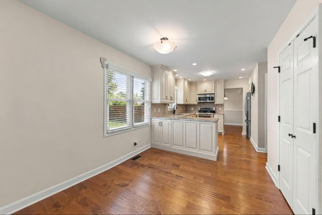 1608 Lois Ann Lane, Naperville, IL 60563