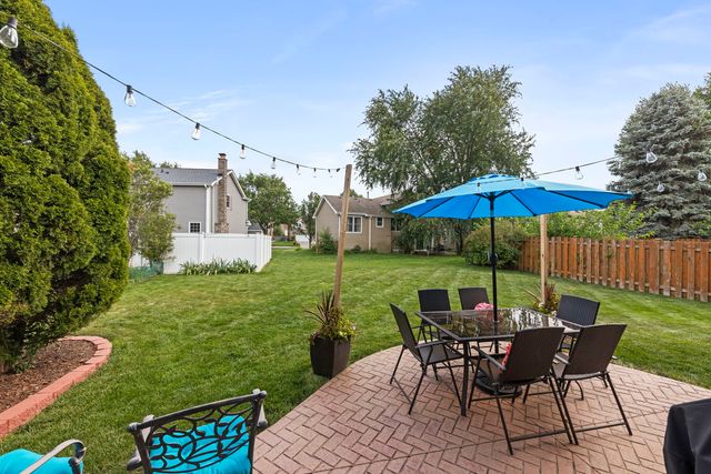 1608 Lois Ann Lane, Naperville, IL 60563