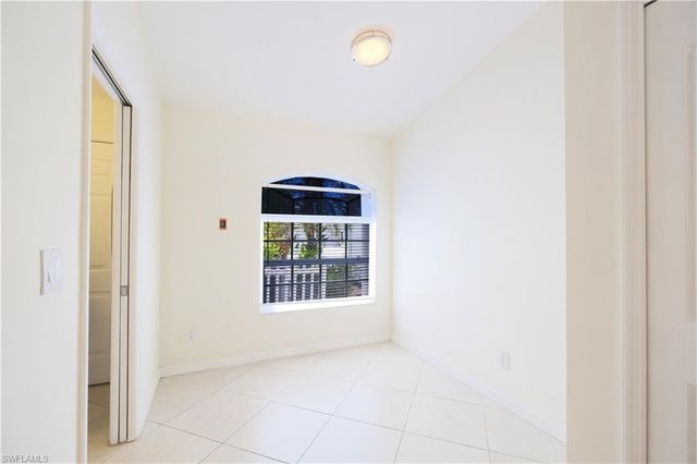 5442 Whitten DR, Naples, FL 34104