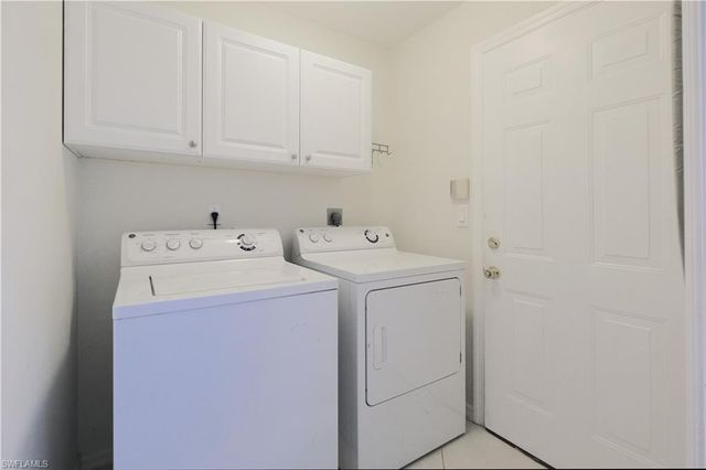 5442 Whitten DR, Naples, FL 34104