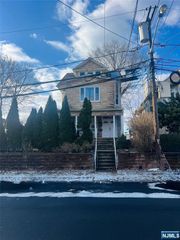 10-14 Noll Place, Newark, NJ 07106