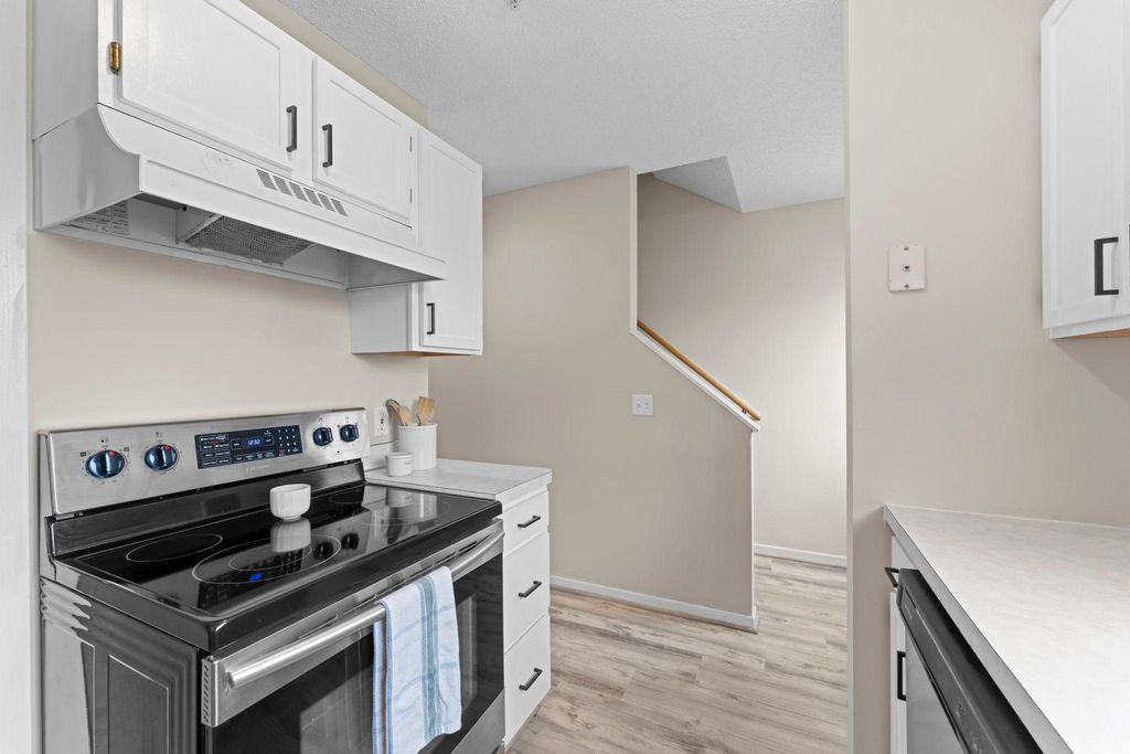 13092 Murdock Terrace, Eden Prairie, MN 55347 — photo 3