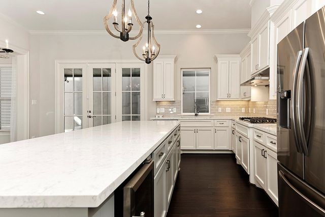 254 Green Boulevard, Shenandoah, TX 77384