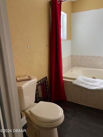 2226 Nottingham Road, South Daytona, FL 32119