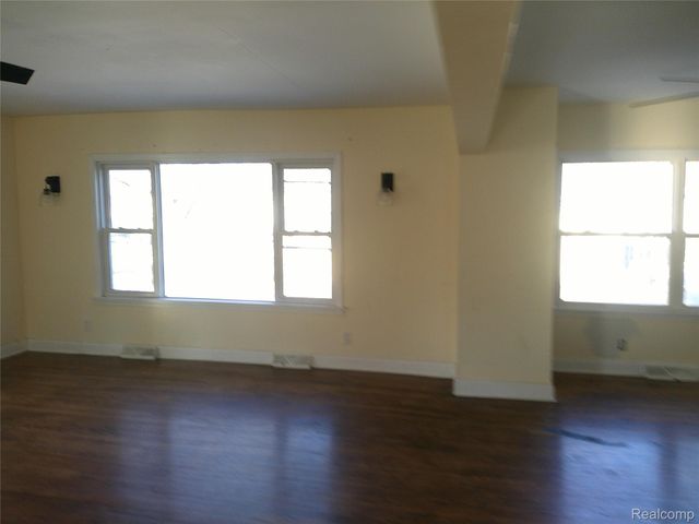 912 Huron Street, Flint, MI 48507