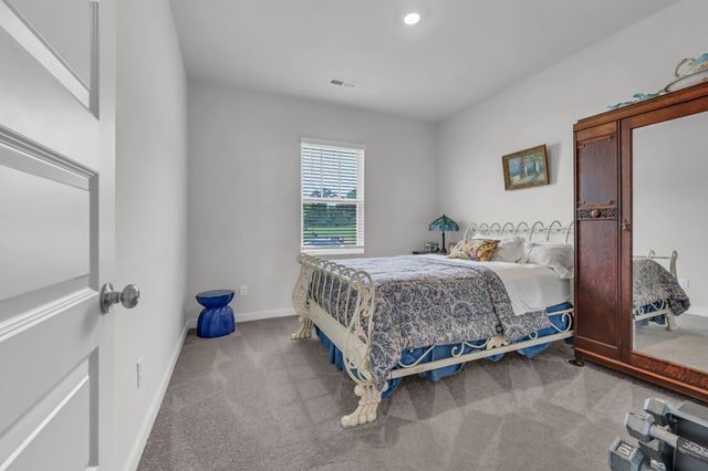 1047 ROSS FARMS BLVD, Clarksville, TN 37043