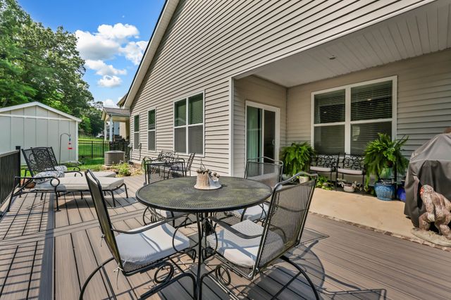 1047 ROSS FARMS BLVD, Clarksville, TN 37043