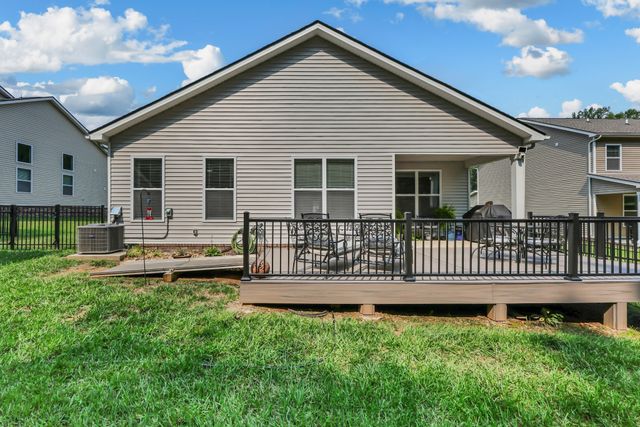 1047 ROSS FARMS BLVD, Clarksville, TN 37043