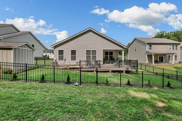 1047 ROSS FARMS BLVD, Clarksville, TN 37043