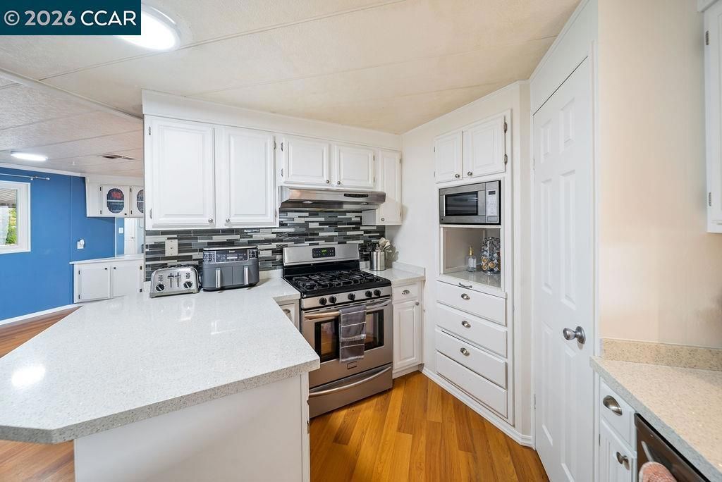 Image 10 of property listing at 20 Terrace Dr, Concord, CA 94518