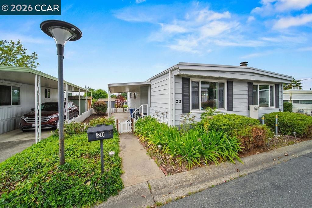 Image 2 of property listing at 20 Terrace Dr, Concord, CA 94518