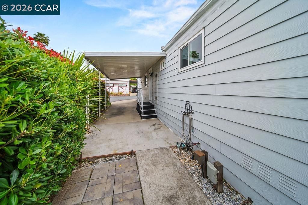 Image 24 of property listing at 20 Terrace Dr, Concord, CA 94518