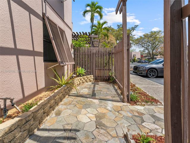 12259 NW 11th St, Pembroke Pines, FL 33026