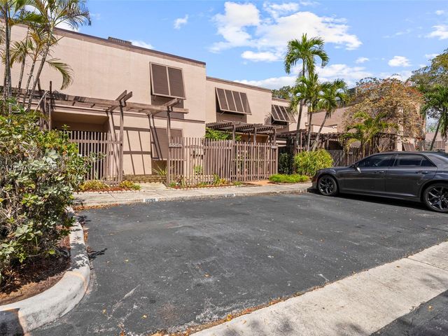 12259 NW 11th St, Pembroke Pines, FL 33026