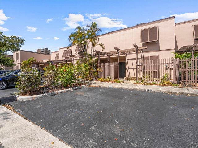 12259 NW 11th St, Pembroke Pines, FL 33026