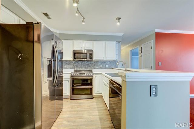 1708 Whispering Creek Drive A, Ballwin, MO 63021