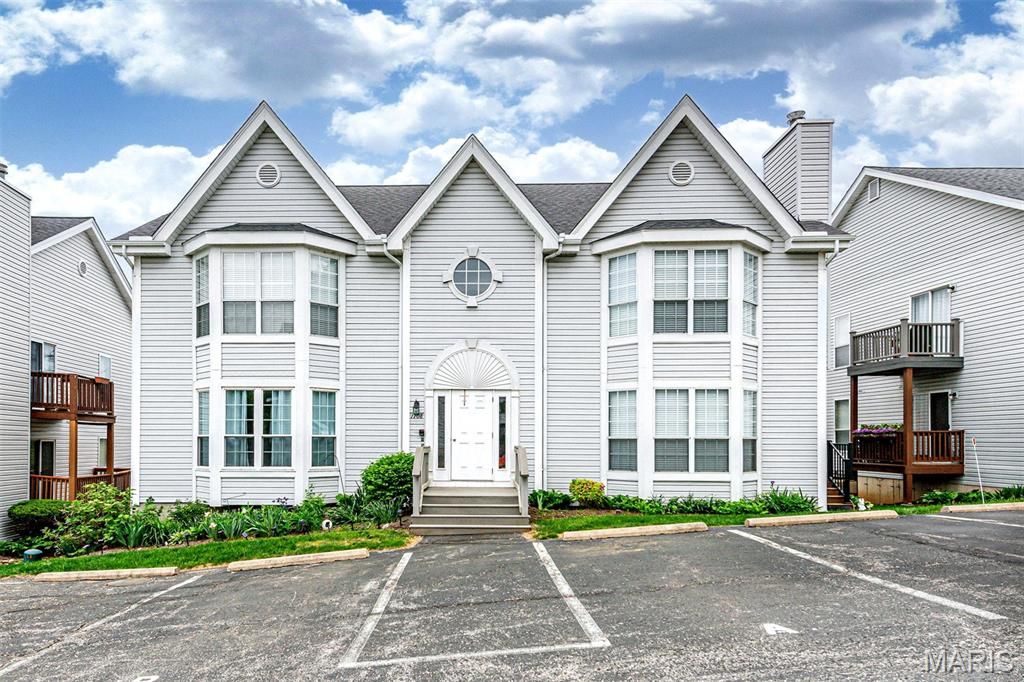 1708 Whispering Creek Drive A, Ballwin, MO 63021