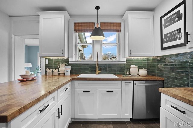 5613 Rhodes Avenue, St Louis, MO 63109