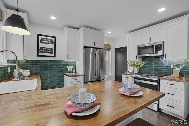 5613 Rhodes Avenue, St Louis, MO 63109