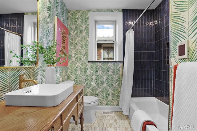 5613 Rhodes Avenue, St Louis, MO 63109