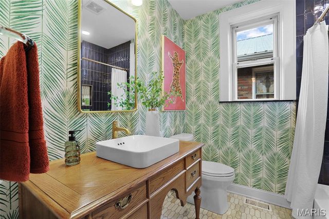 5613 Rhodes Avenue, St Louis, MO 63109