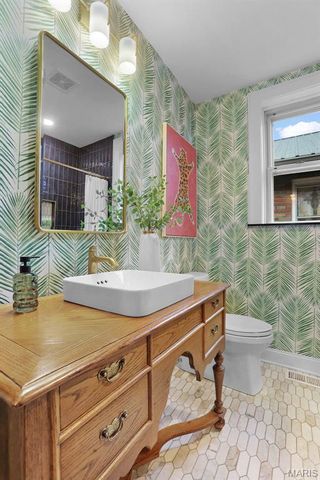 5613 Rhodes Avenue, St Louis, MO 63109